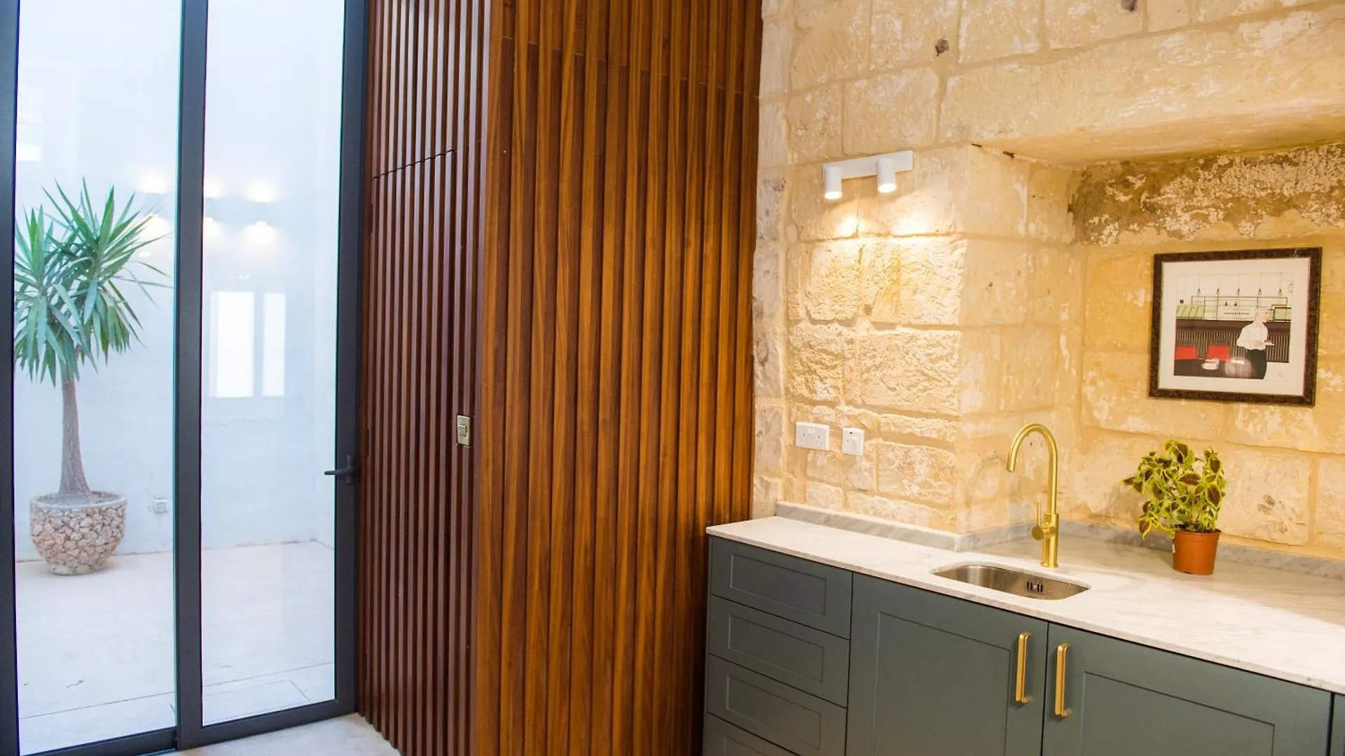 San Anton Suites Attard Homestay